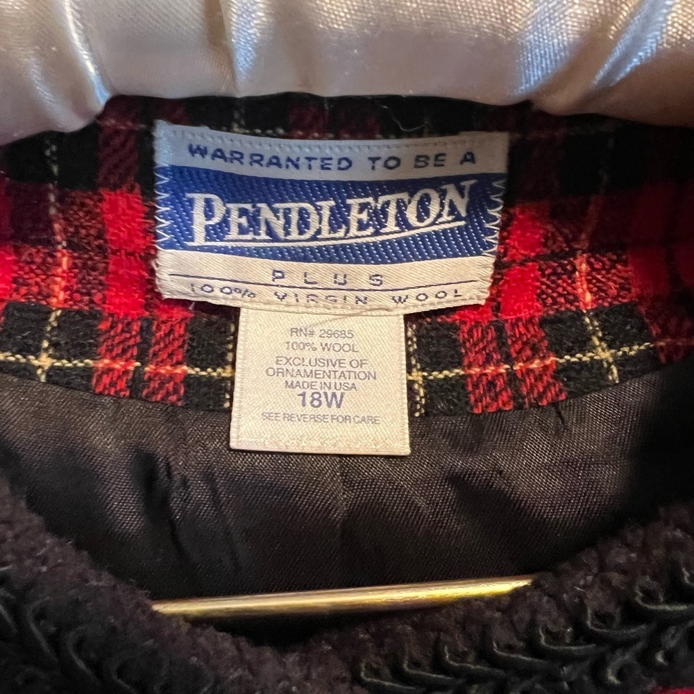 Vintage Pendleton Plus plaid blazer. Size 18. Red and black with gold buttons. - Picture 6 of 7